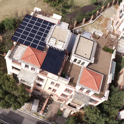 건물에 음영을 회전시키는 리스인 PERC 단일결정 태양 PV 모듈